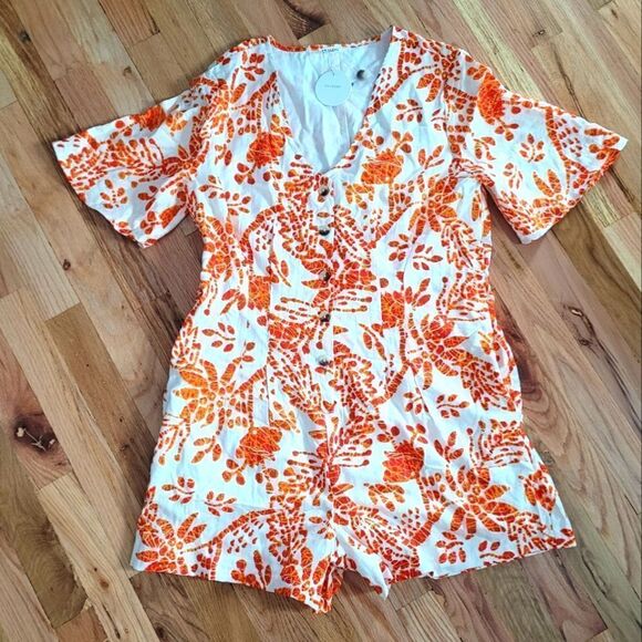 NWT Summer Romper with Buttons and Pockets - Picture 3 of 11